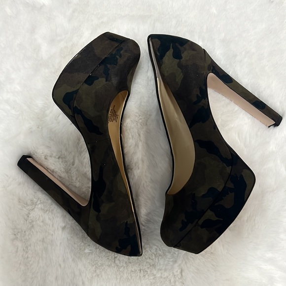 New Jessica Simpson Nellah Camo Platform Heels - Picture 10 of 12